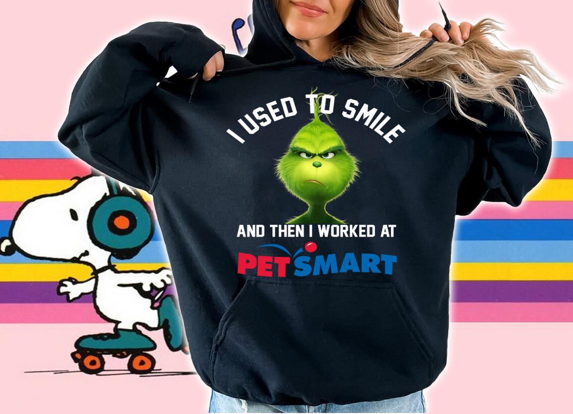 Grinch I used to smile and then I worked at PetSmart t-shirt hoodie